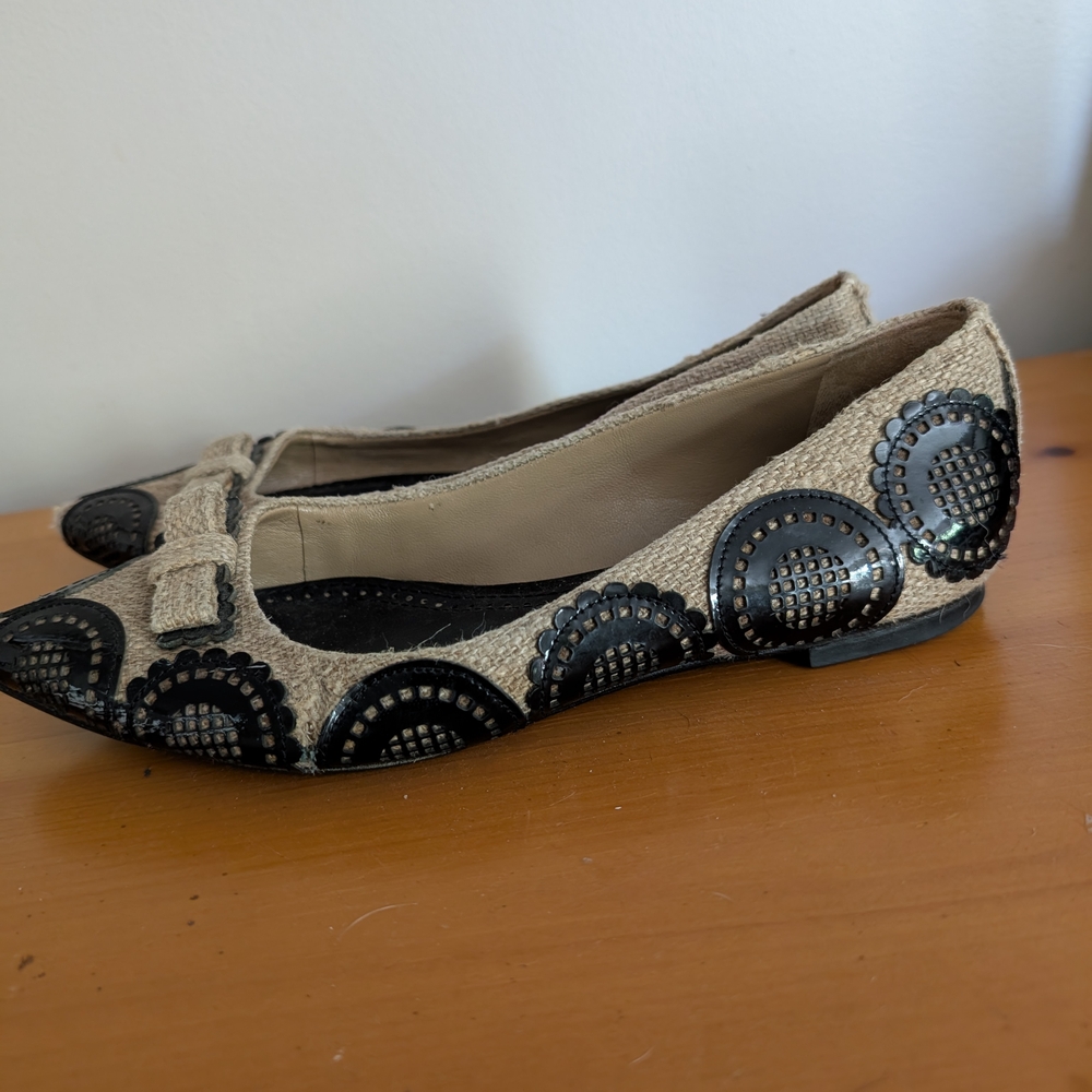 Elegant Black and Tan Women's Flats - Picture 3 of 8